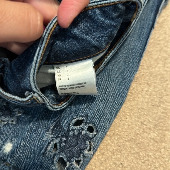 American eagle embroidered distressed denim skirt size 2 - Picture 3 of 6